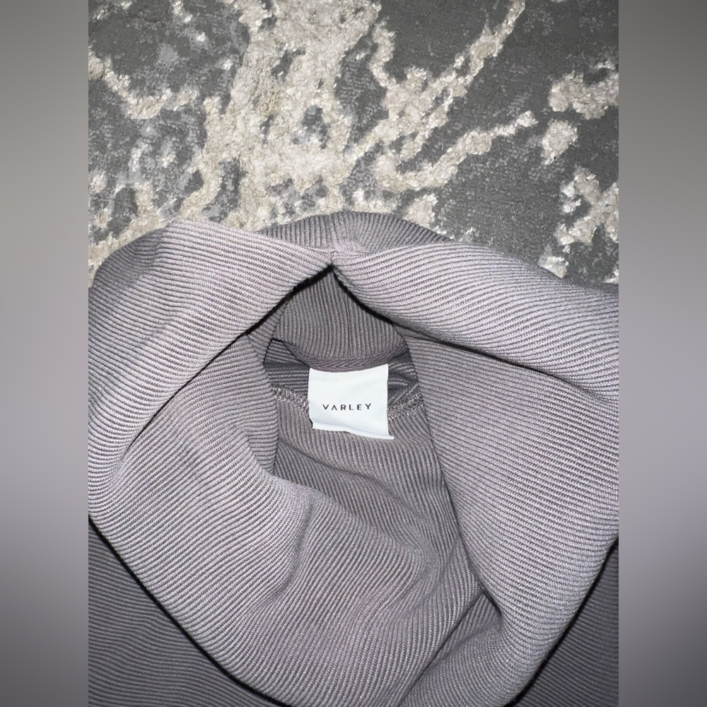 Varley Ribbed Gray Sweater - Picture 4 of 4